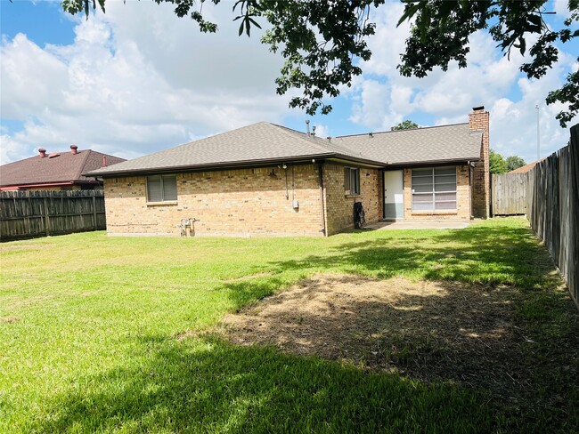 Building Photo - 4305 Fairway St