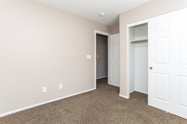 Building Photo - 3342 Villa Fiori Ave