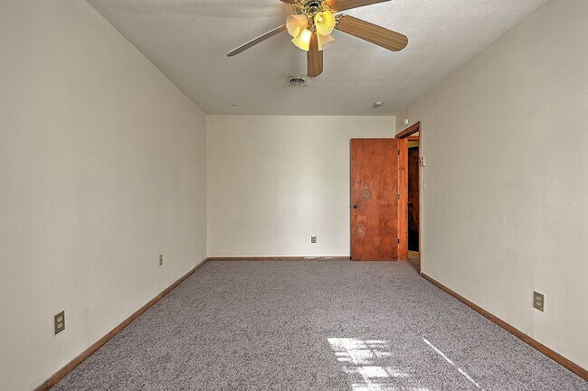 Building Photo - 2810 Antioch Rd