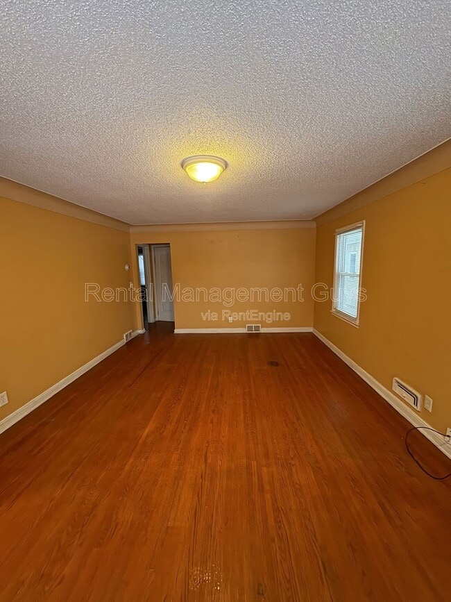 Building Photo - 1905 N 44th Ave