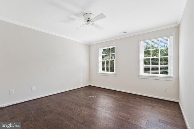 Building Photo - 10034 Scenic View Terrace