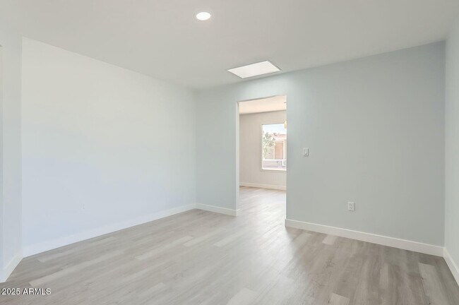 Building Photo - 12535 W Skyview Dr