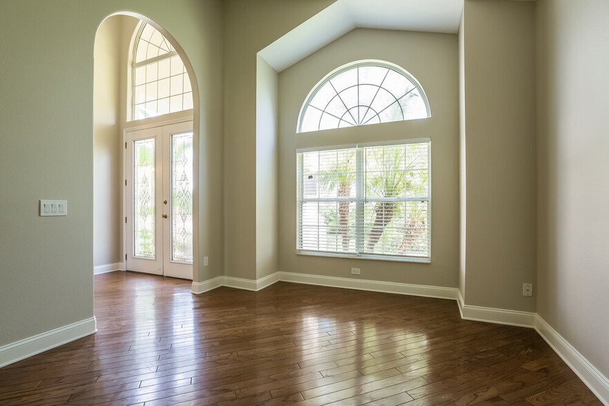 Building Photo - 9009 Riverview Dr
