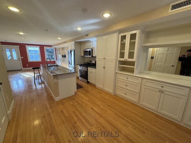 Building Photo - 4 Sherman Ct