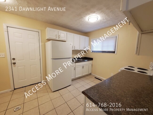 Building Photo - CHARMING & NEWLY REMODELED THREE BEDROOM H...