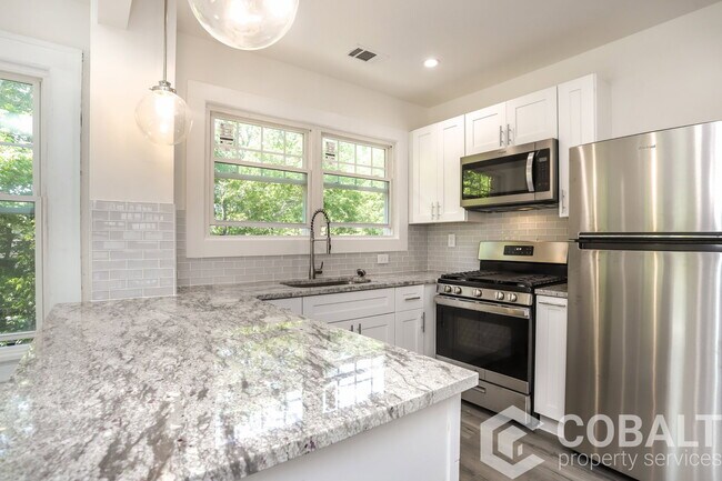 Building Photo - 678 Moreland Ave NE