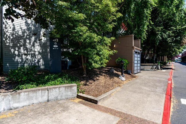 Building Photo - 820 NW Naito Pkwy
