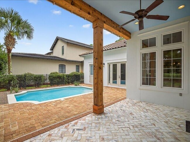 Building Photo - 3161 Club Dr