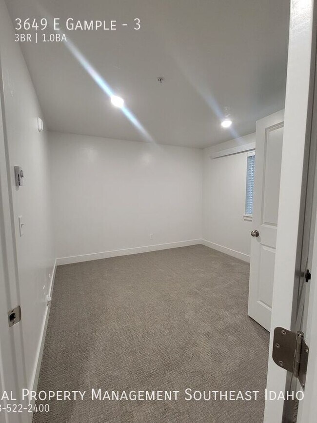 Building Photo - 3649 E Gample-3