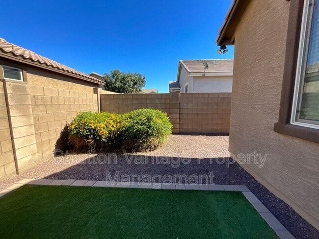 Building Photo - 3432 E Russell St