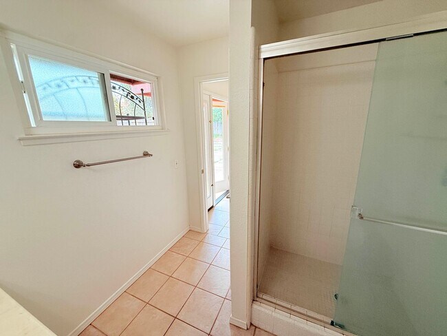 Building Photo - 4625 Karnes Rd