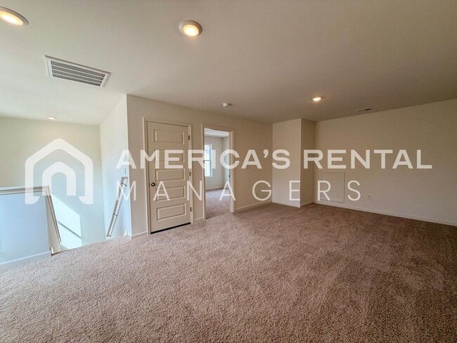 Building Photo - Modern Two Story Living in Doss Ferry - Available NOW!!