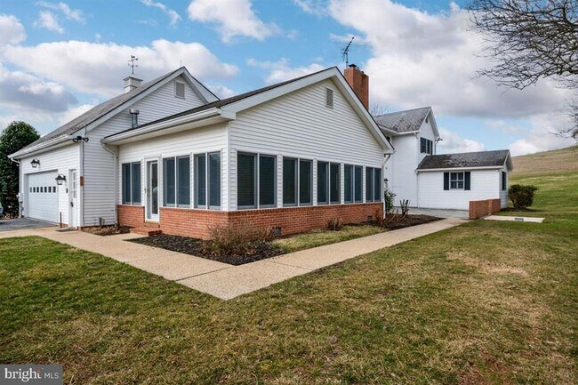 Building Photo - 15321 FALLS