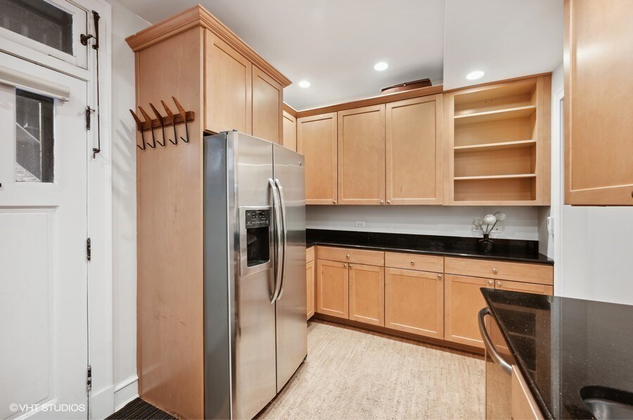 Building Photo - 620 Sheridan Sq