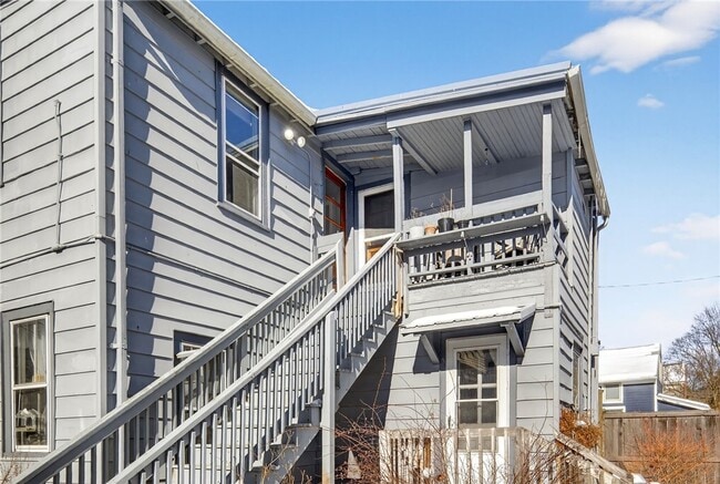 Building Photo - 607 N Cayuga St