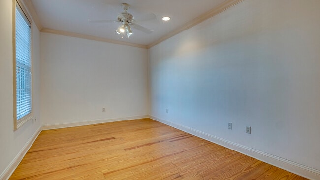 Building Photo - 407 E Hull St