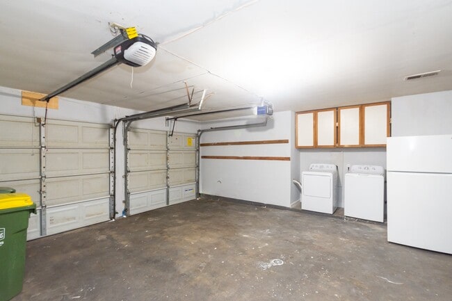 Building Photo - 5704 Leggett Ln