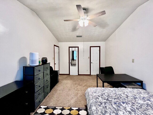 Building Photo - Spacious 3 bedroom home in Wesleyan Chase