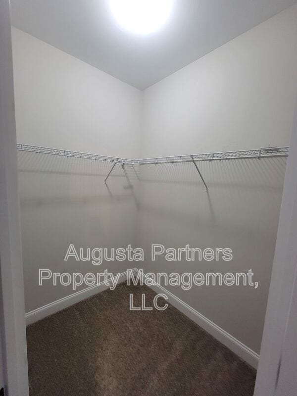 Building Photo - 257 Tulip Dr