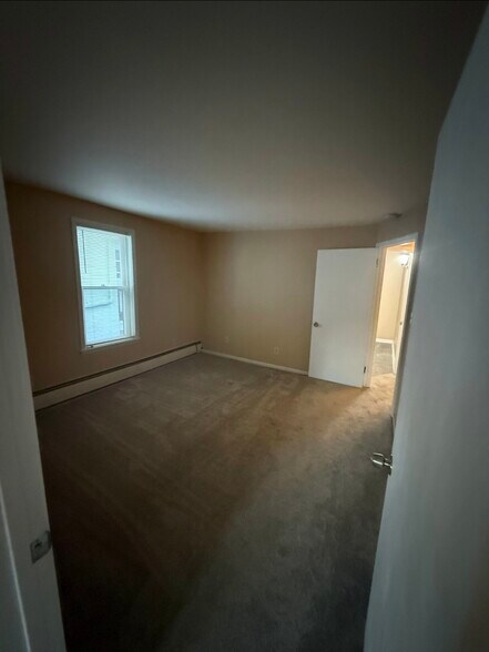 Building Photo - 404 S 4th St