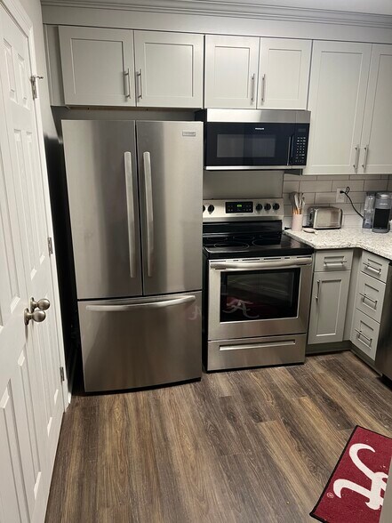 Building Photo - 3218 Veterans Memorial Pky