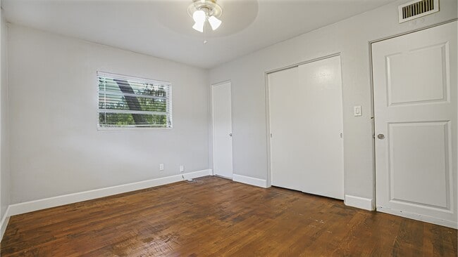 Building Photo - 5518 Riviera Dr