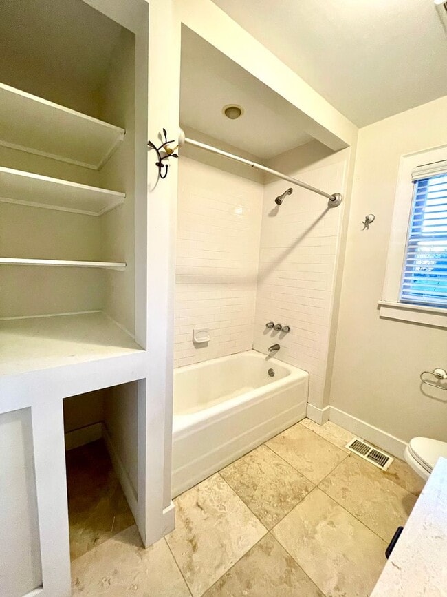 Building Photo - *****COMING SOON****Charming Home in North...