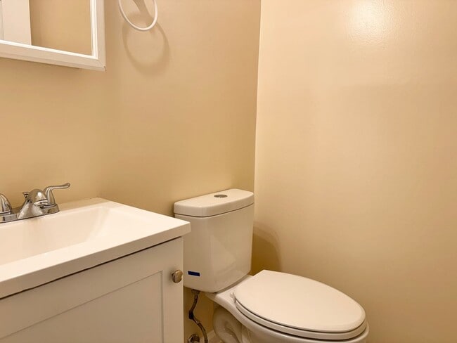 Building Photo - Beautifully updated 3BR/2.5BA townhome in Dale City!