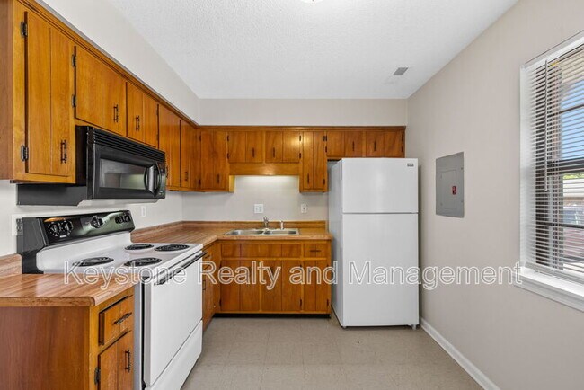 Building Photo - 1375 Thompsonville Ln