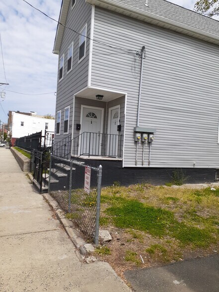 Primary Photo - 224 Fairmount Ave