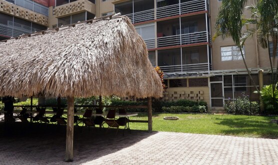Tiki Huts - 404 NW 68th Ave