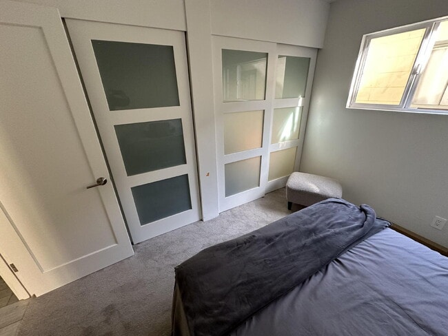 Building Photo - LIVE THE OCEAN BEACH LIFESTYLE!