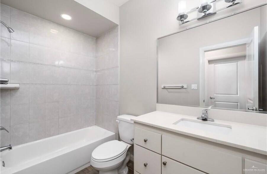 Building Photo - 2009 Jackson St