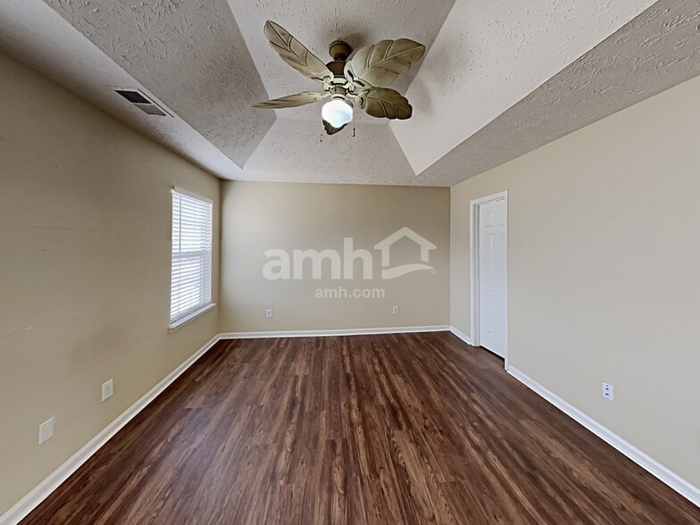 Building Photo - 4855 Lake Park Ter