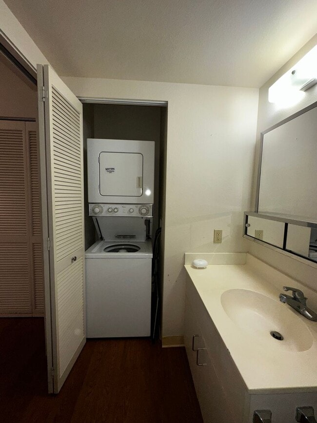 Building Photo - Plantation Town Apartments - Paiwa Tower 1...