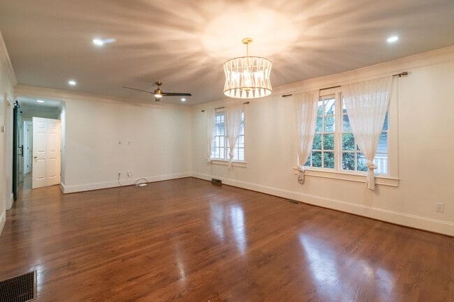 Building Photo - Spacious charmer in the heart of Dilworth ...