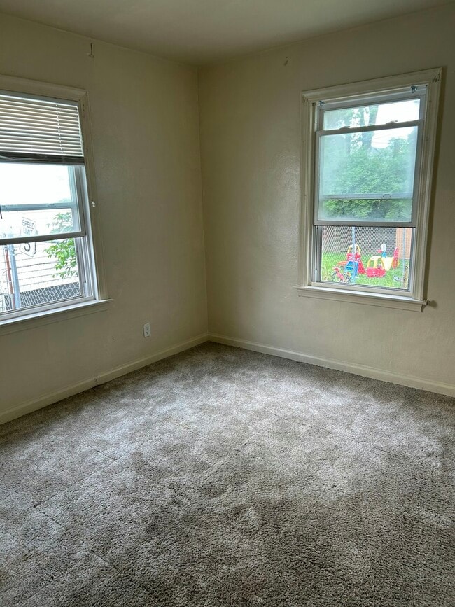 Building Photo - 4608 St James Ave