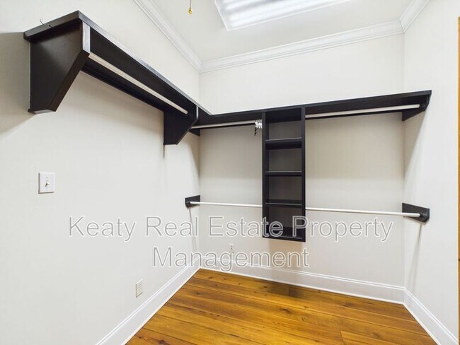Building Photo - 104 Studio Ct