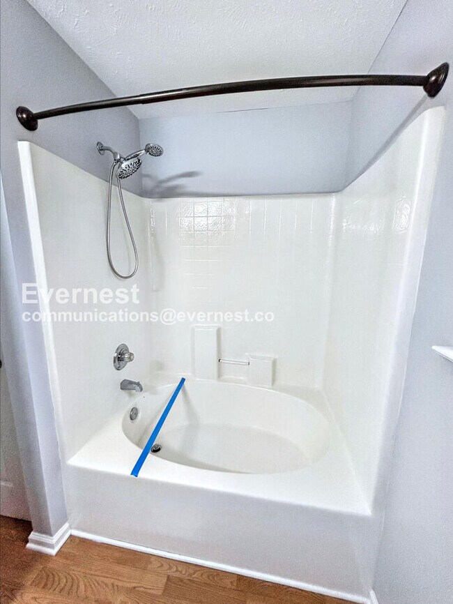 Building Photo - 1808 Lakewood Village Dr