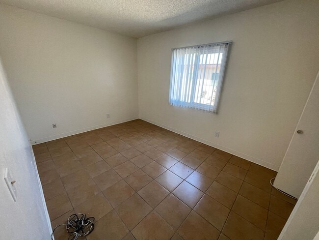 Building Photo - Two Bedroom With A/C, Fenced Yard and Wash...