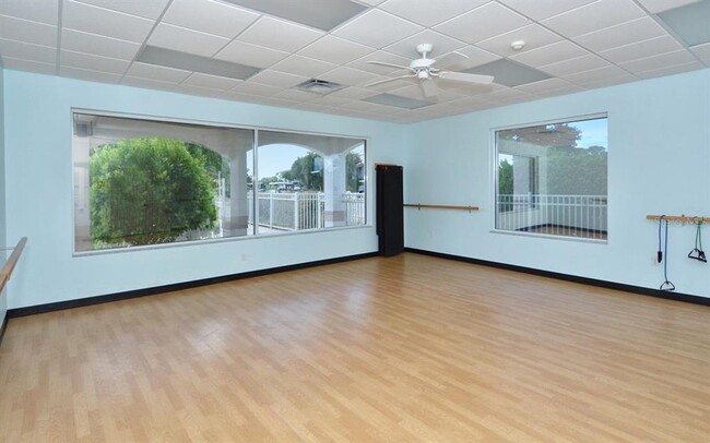 Building Photo - 8974 Grey Oaks Ave