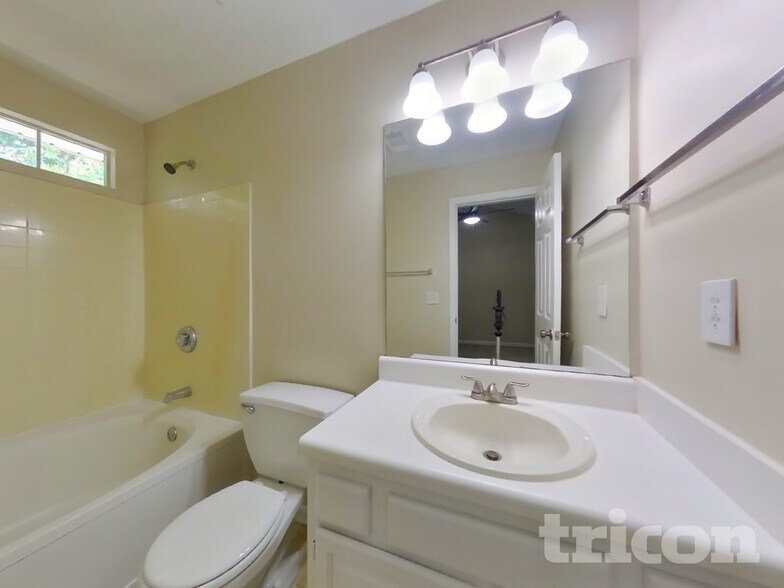 Building Photo - 3853 Sunview Dr NW