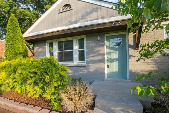 Building Photo - 2129 Crystal Dr