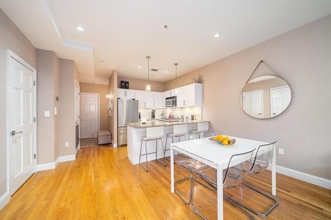 Building Photo - 822 Garden St