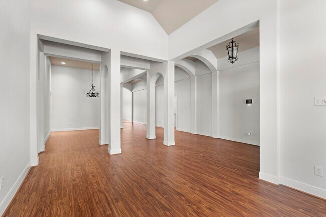 Building Photo - 2602 White Falls Dr