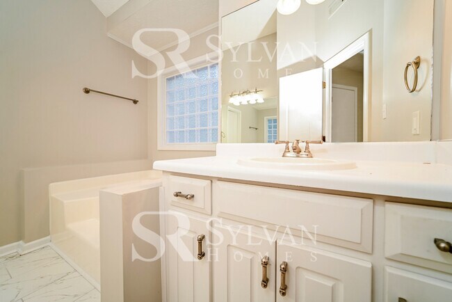 Building Photo - Welcome to this charming abode.