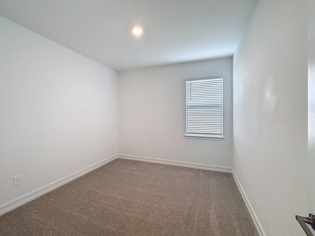 Building Photo - 11807 71st Ave E