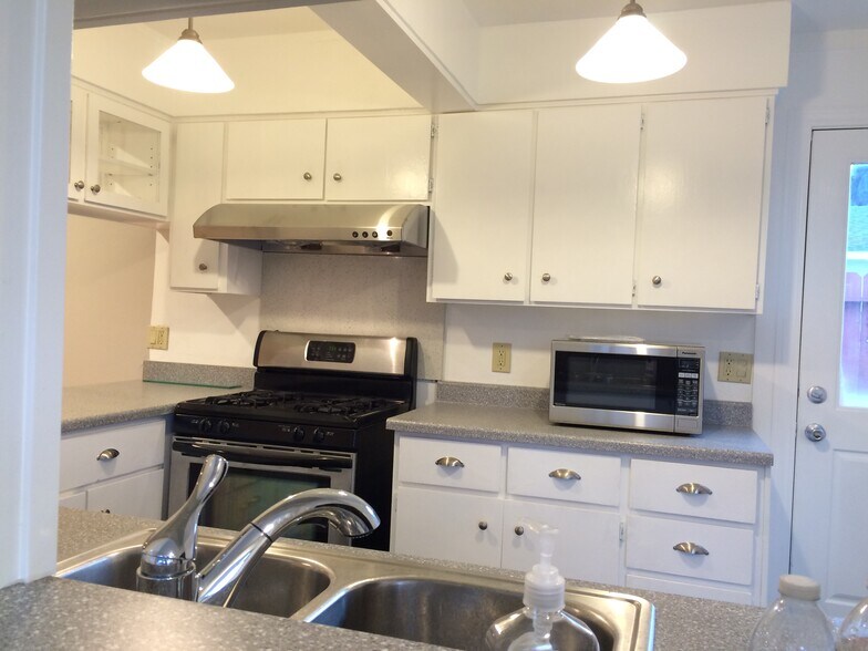 Kitchen - 4239 Ogden Dr