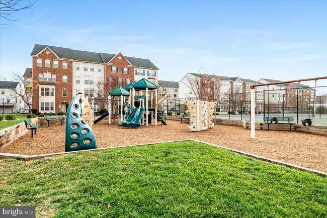 Building Photo - 6026 Forum Sq