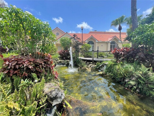 Building Photo - 3370 Pinewalk Dr N